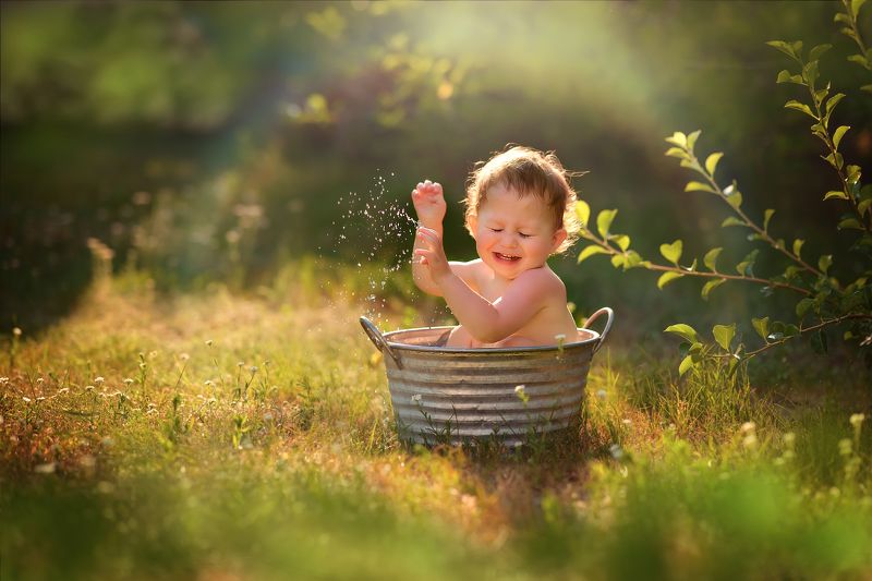 ребенок, купание, лето, детки, радость Солнечные ванны фото превью