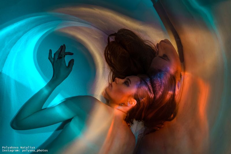 портрет, женский протрет, студия, цвет, зеркало, female Portrait,  Иллюзии фото превью