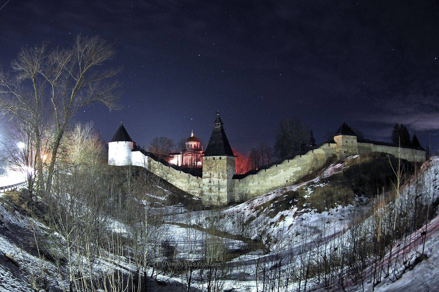 зима.ночь.печёры.монастырь.россия.псковская область.печёрский монастырь, Юрий Яковлев
