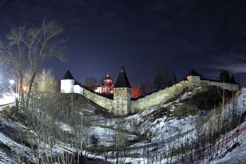 зима.ночь.печёры.монастырь.россия.псковская область.печёрский монастырь  фото превью