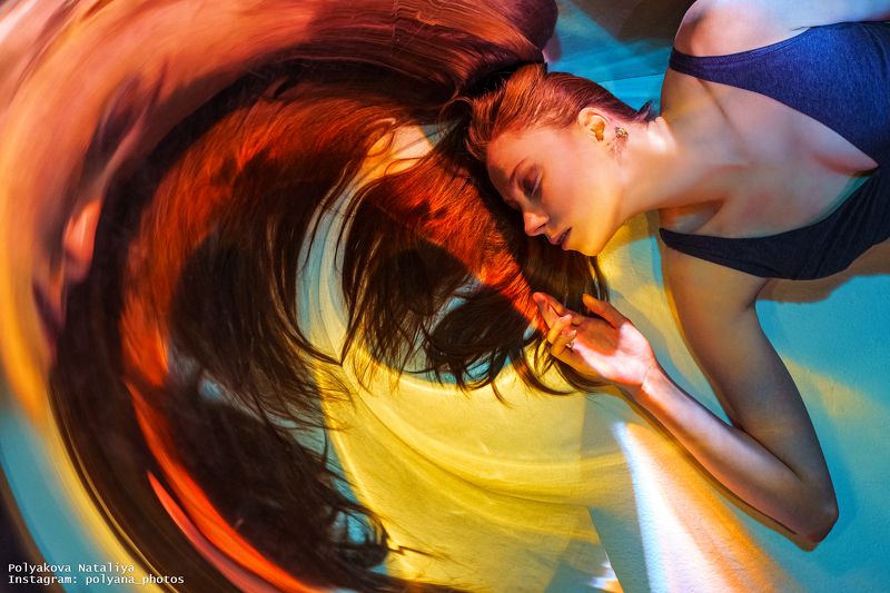 портрет, женский протрет, студия, цвет, зеркало, female Portrait,  Иллюзии фото превью