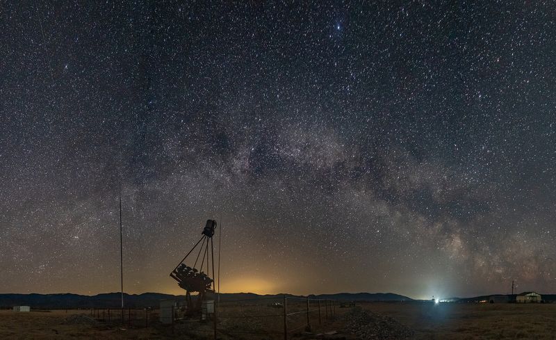 Млечный Путь над Черенковским телескопом фото превью