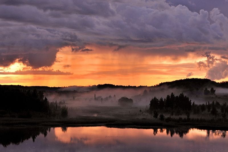 пейзаж.природа.изборск.озеро.городищенское.закат. небо.тучи. Тает небесный заката пожар. фото превью