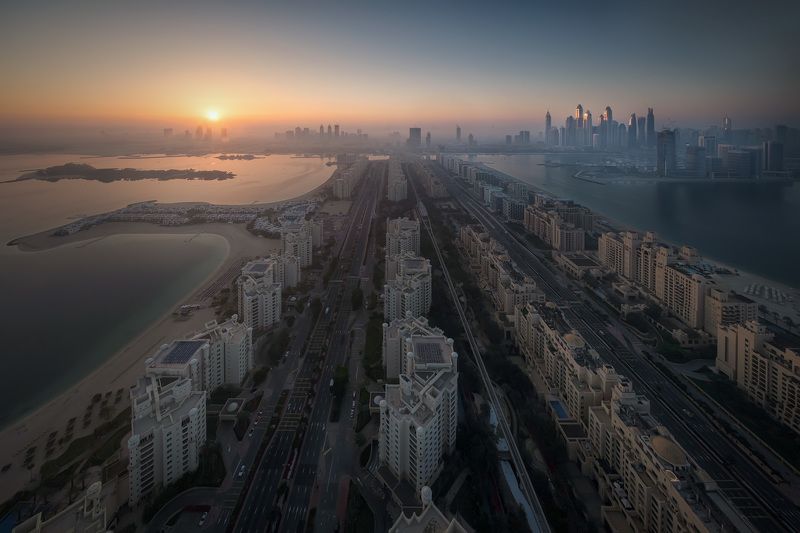 Sun Rising Over Dubai фото превью