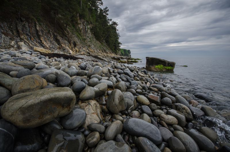 море, камни, галька, пляж, вода, деревья, горы Наследие Агрии фото превью