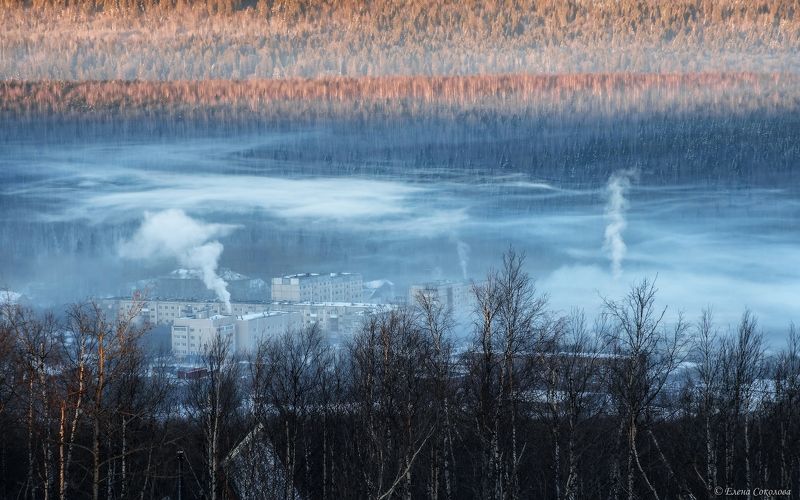 природа, зима, туман, утро, рассвет, город, губаха, пермский край, гора крестовая Город в тумане фото превью