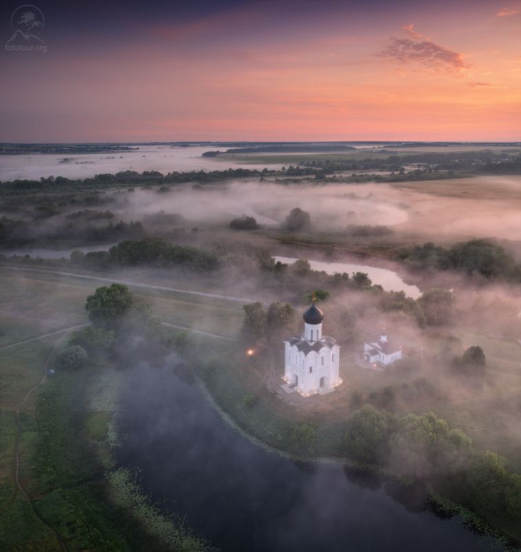 покрова на нерли, боголюбово Рано утром на рассвете... фото превью