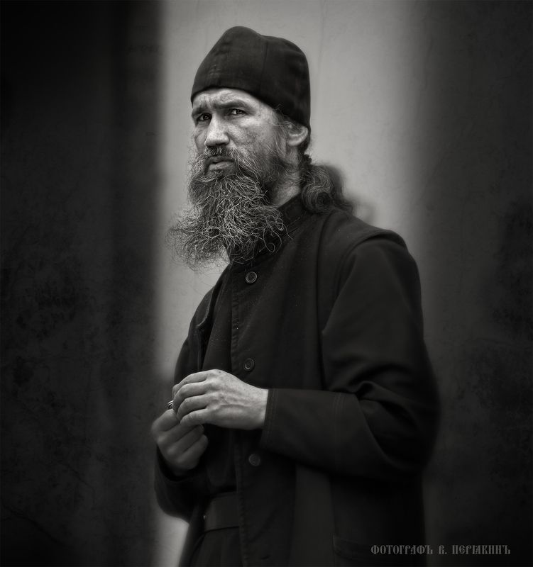 Портрет священника фото превью