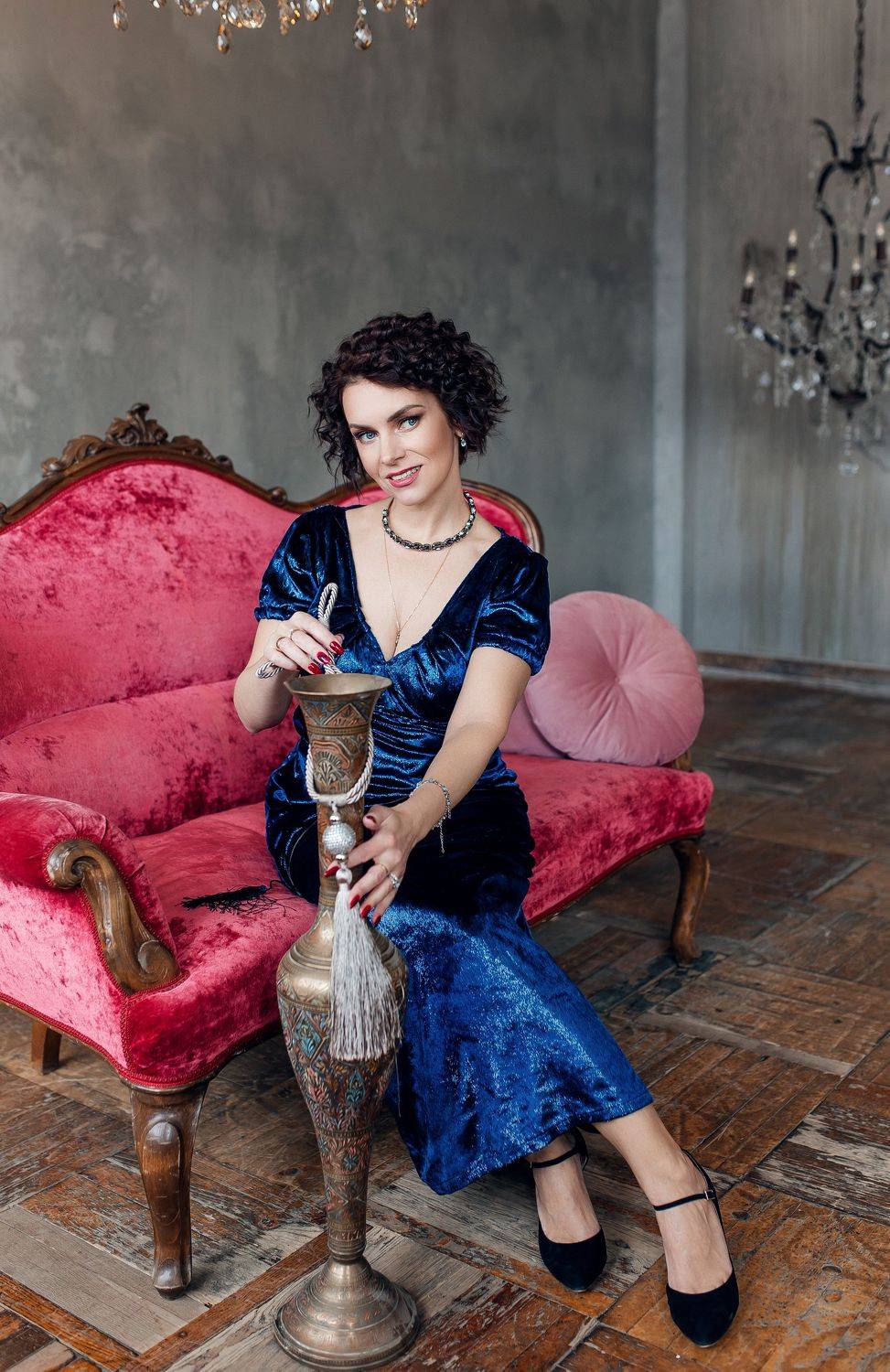 коммерция, постановочное фото, женщина, в помещении, фотостудия, диван, Сигат Екатерина