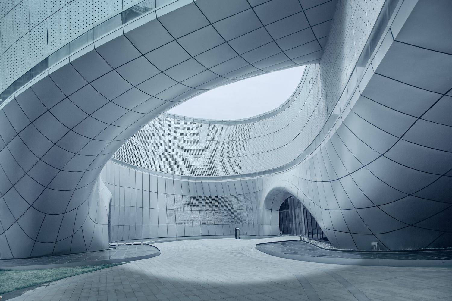 未来城堡, 吴 微雨墨烟鸿