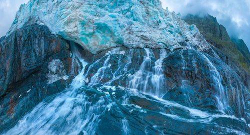 Ледник и начало реки Аксаут