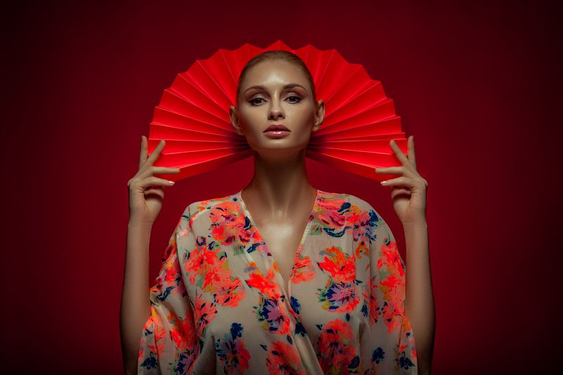 Portrait of woman фото превью