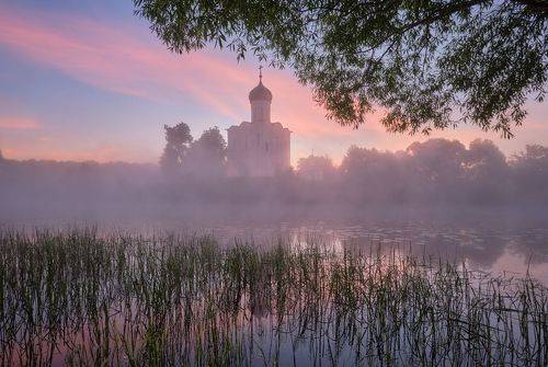 Июньский рассвет у Покрова на Нерли.