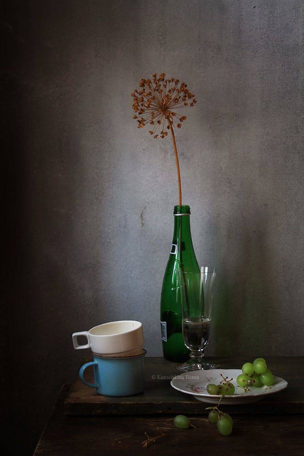 натюрморт, зимний натюрморт, виноград, голубая чашка, Курочкина Диана