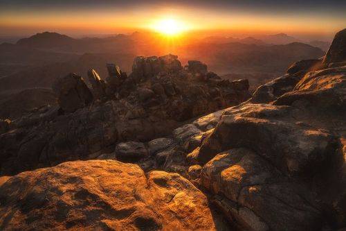 Начинался новый день