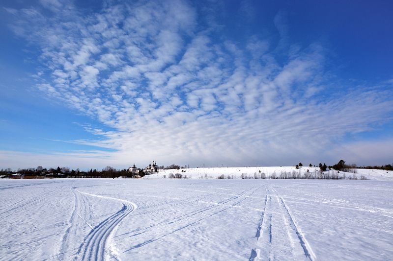 Под голубыми небесами фото превью