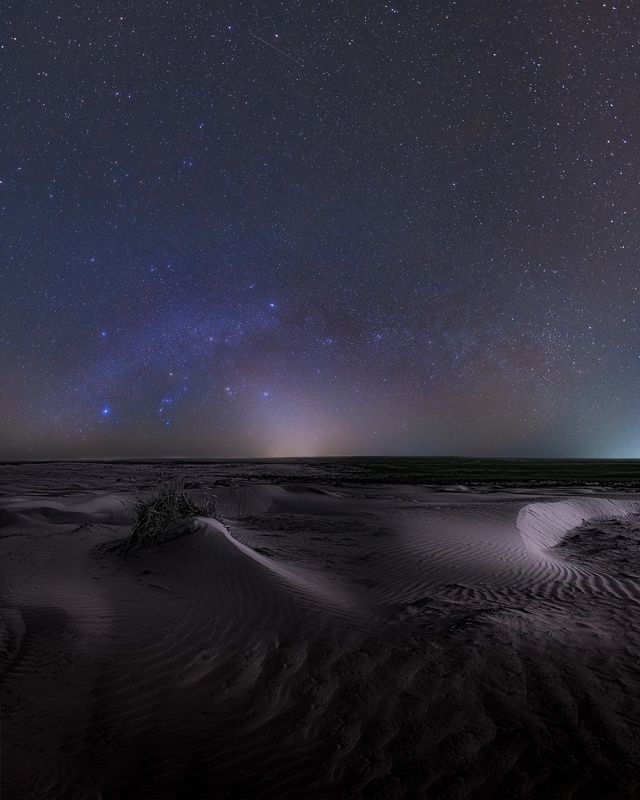 барханы, пустыня, млечный путь, зодиакальный свет Ночь в пустыне фото превью