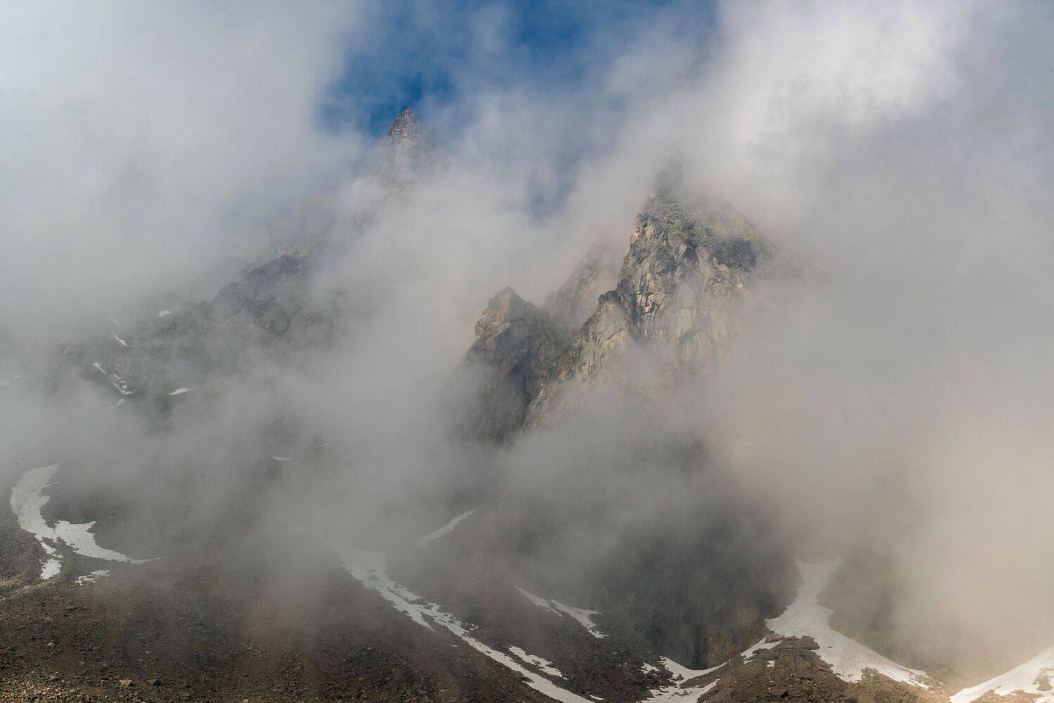 саяны, тункинские гольцы, трехглавая, горы, туман, Тильпунов Михаил