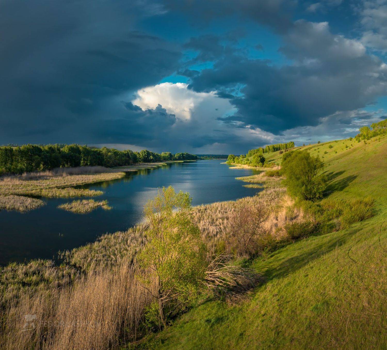 белгородская область, гроза, май, весна, облака, тучи, пруд, озеро, водоём, берег, синий, зелёный, майский,, Лашков Фёдор