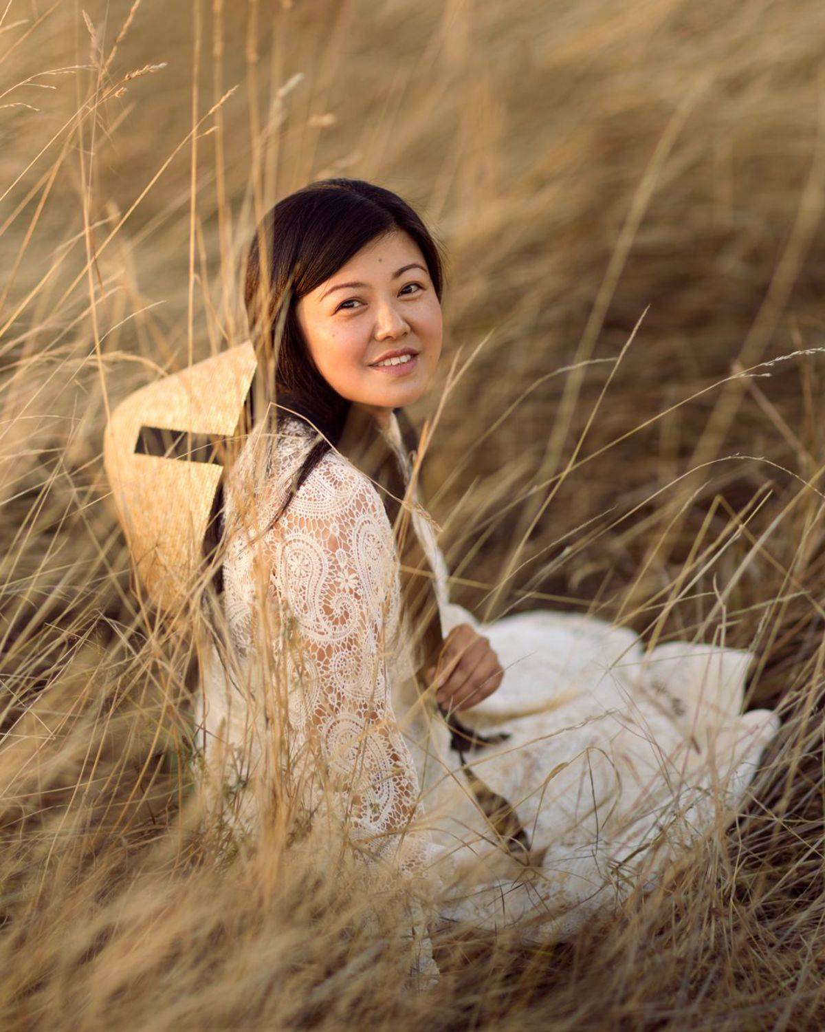 девушка азиатка поле, Natalie Seitner