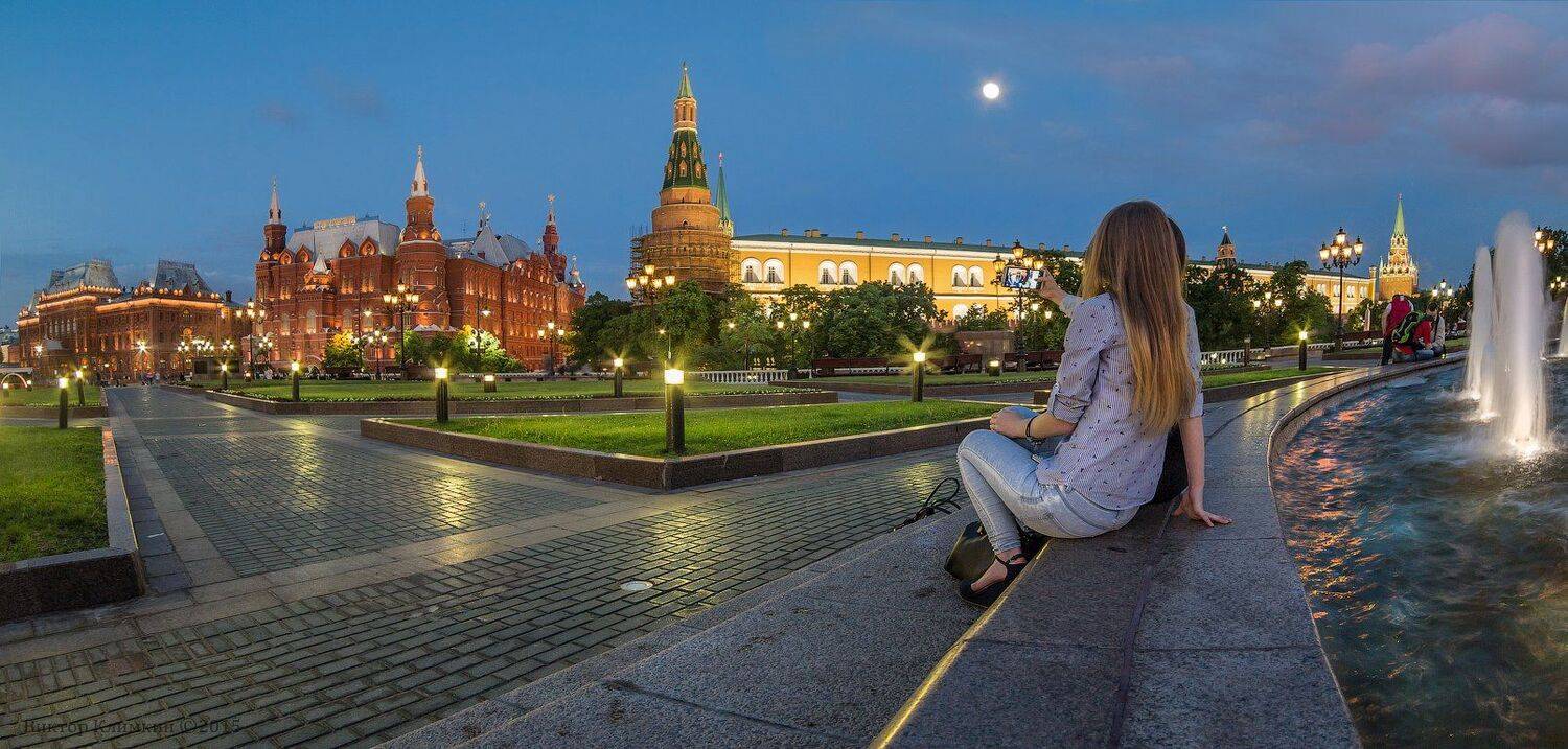 Вечер, Девушки, Исторический, Кремль, Луна, Манежная, Москва, Сэлфи, Фонтан, Виктор Климкин