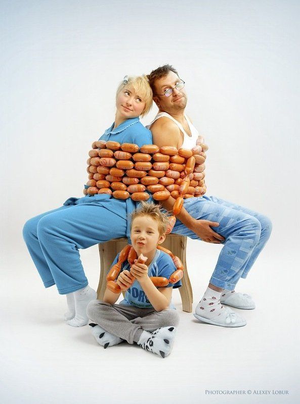 семья, колбаса, сосиски, ретушь, лобур Иллюстрация к календарю магазина мясных продуктов фото превью