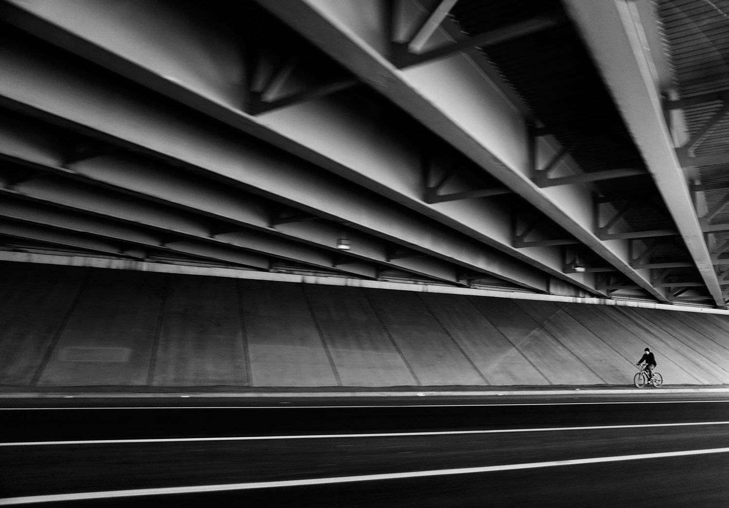 велосипедист, мост, улица, диагонали, Елена Карлинг