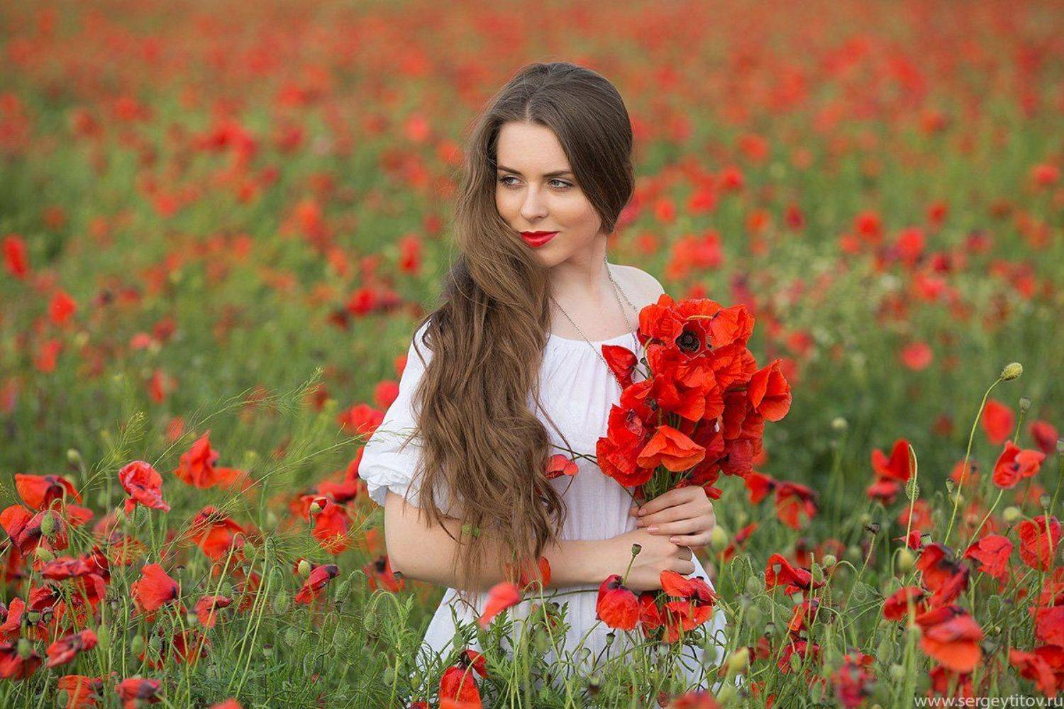 Букет, Взгляд, Волосы, Гламур, Девушка, Кожа, Крым, Лето, Лицо, Маки, Модель, Портрет, Прическа, Руки, Травы, Цветок, Цветы, Serge Titov