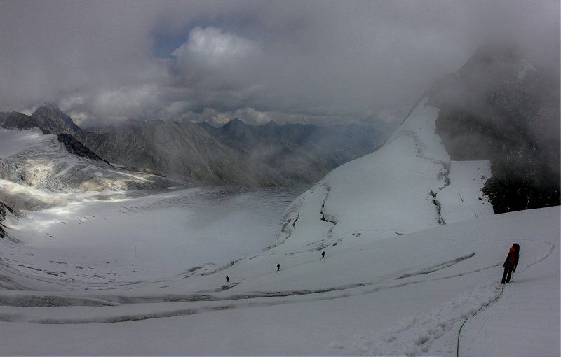 Люди и горы. фото превью