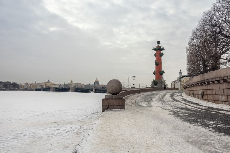 Ростральная колонна фото превью