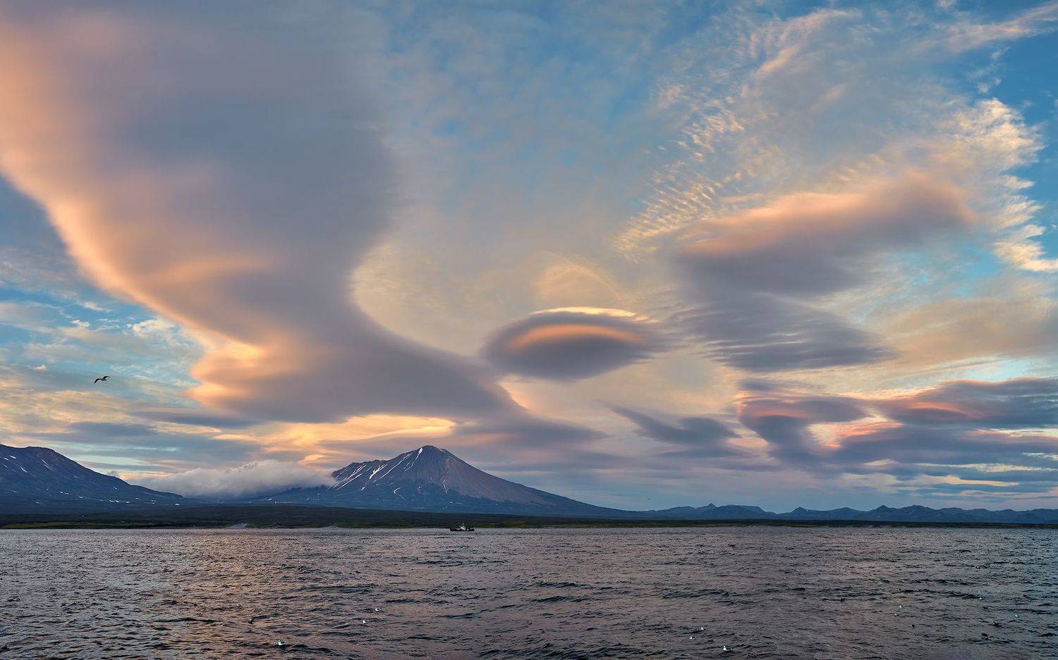 нло, камчатка, судно, вулкан, вечер, небо, облака, Евгений Паршуков