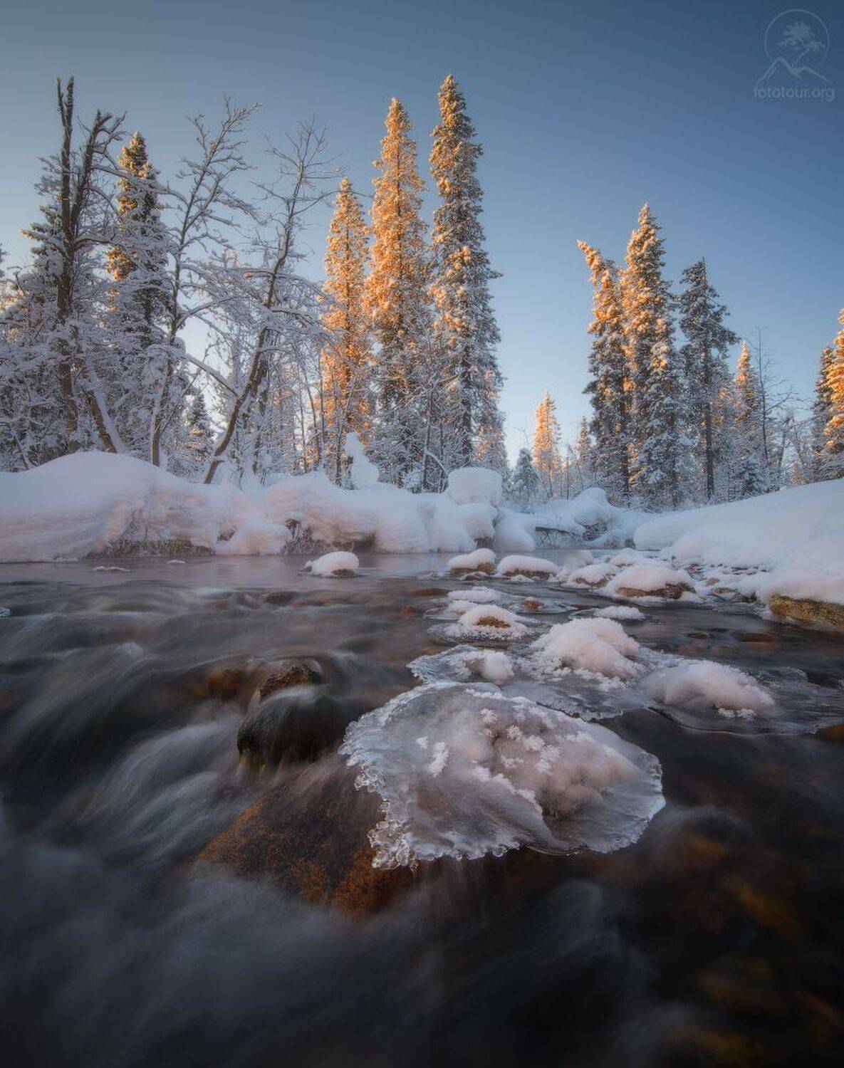 кольский, мурманская, зима, незамерзающие речки, фототур на кольский, снег, рассвет, льдинки, камни, течение, мороз, Гордиенко Анатолий