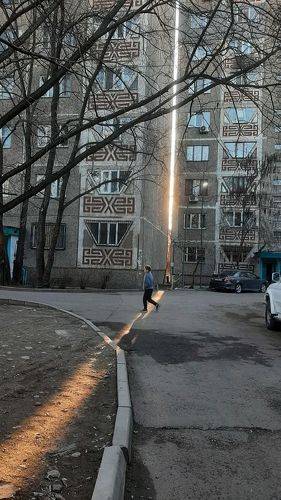 Луч света среди каменных джунглей.