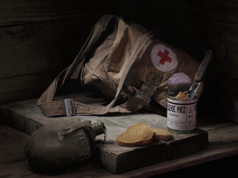 еда, война, тушёнка, сумка, медсестра, Обед сестрички. фото превью