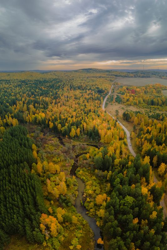 осень тучи лес дорога река урал  Осенняя дорога фото превью