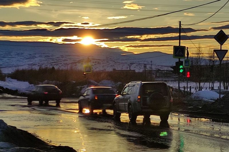 Вечер, начало полярного дня фото превью