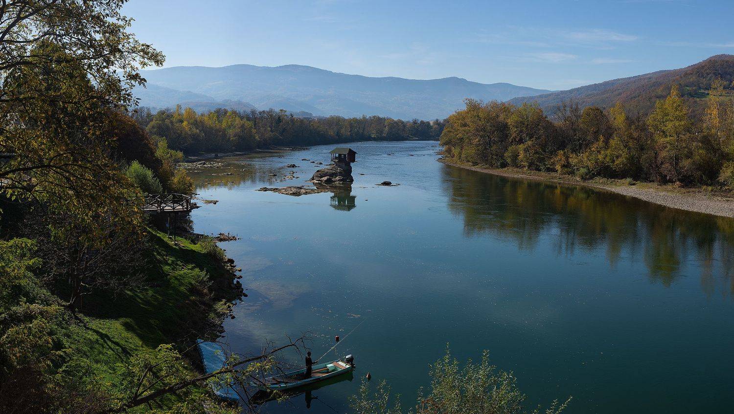 пейзаж, пейзажная фотография, пейзажи, дрина, сербия, река, осень, рыбак, берег, путешествие, landscape, landscapes, landscape photography, байна башта, Кармаков Матвей