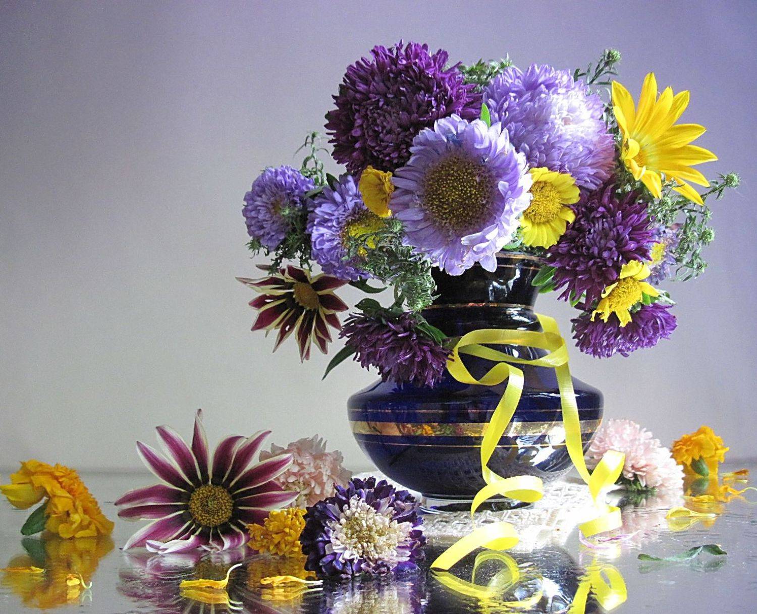 цветы, букет, астры, газания, бархатцы, хрмзантемы, ваза, лента, салфетка, Наталия Тихомирова