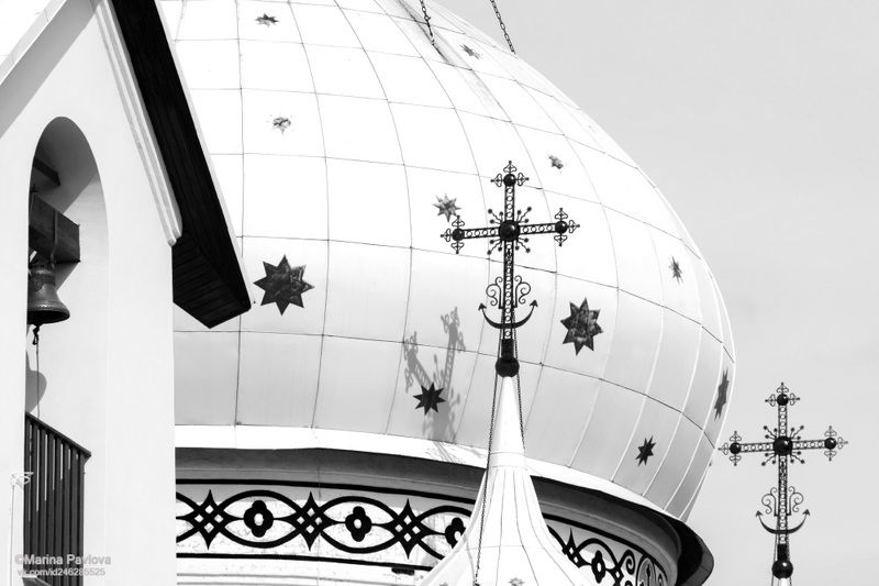 город, архитектура, санкт - петербург, храмы, храм рождества христова, пасха, чёрно - белое фото, чб.фото, свет, тени, nikon Символичная тень креста - знак победы жизни над смертью фото превью