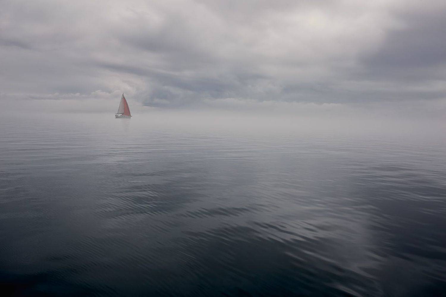 приморье, бухта, штиль, осень, утро, парус, Евгений Паршуков