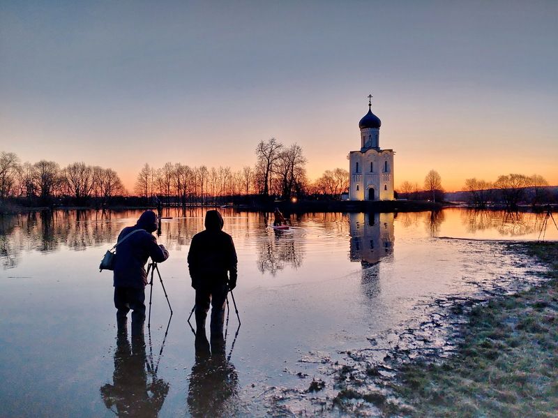 Восход над разливом фото превью
