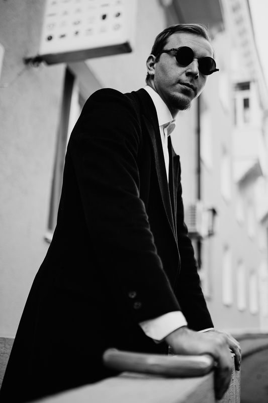 man portait, b&w Bazzil фото превью