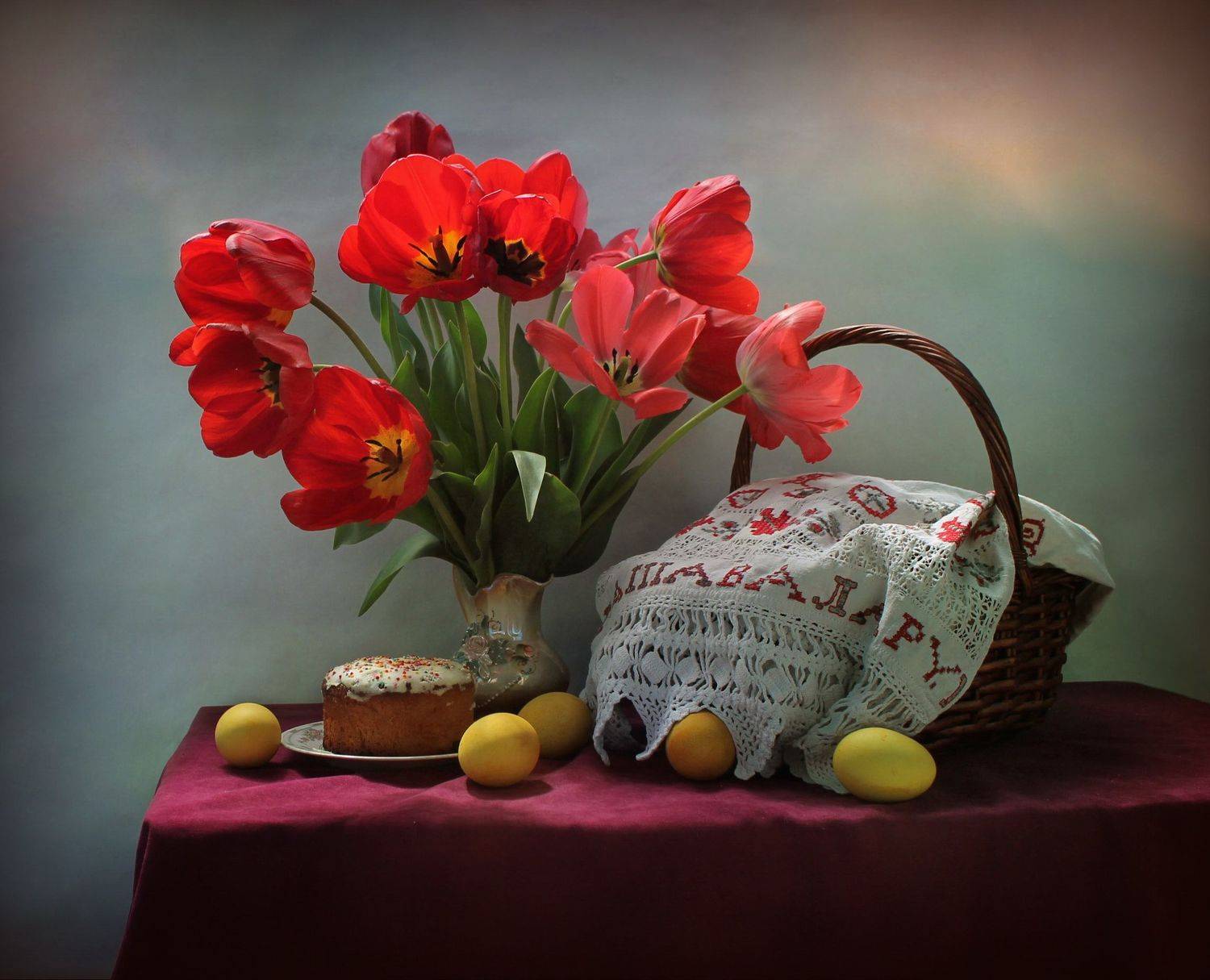 натюрморт, пасха, корзина, яйца, кулич, цветы, тюльпаны, Ковалева Светлана
