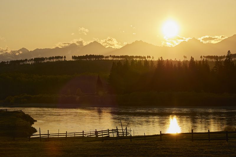 Закат на реке фото превью