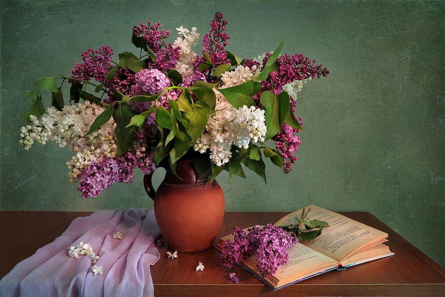 нактюрморт,весна,сирень,кувшин,шарф,книга, Алла Шевченко