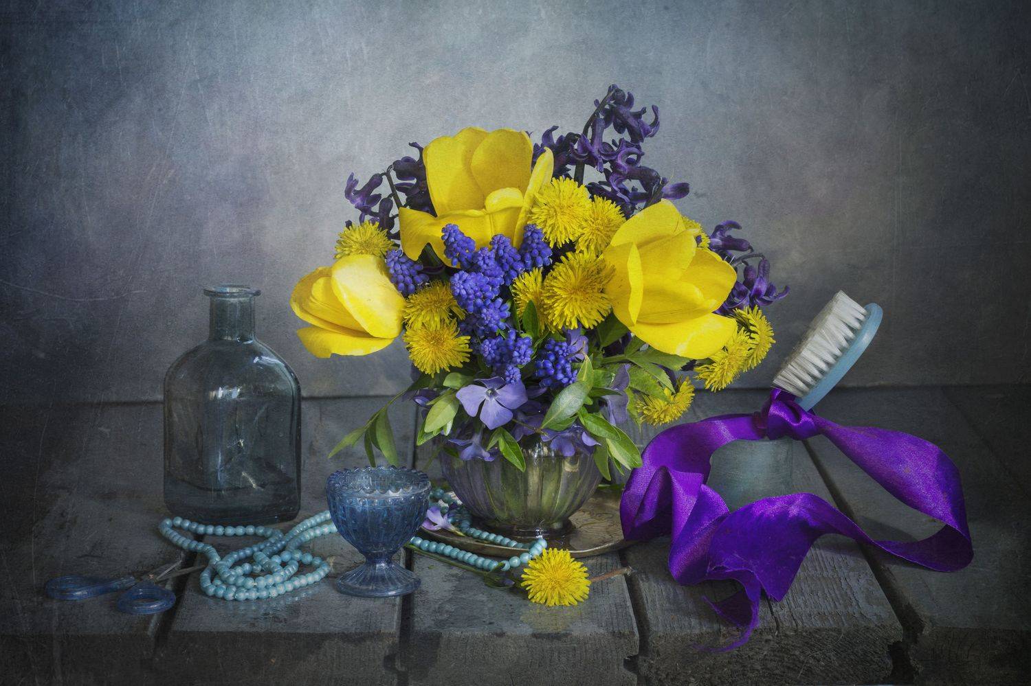 цветы. весна, натюрморт. тюльпаны жёлтые, гиацинты. мускари, Зимина Лионелла