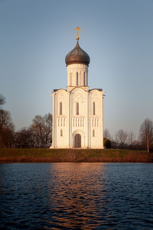 боголюбово. закат. нерль. церковь. Церковь Покрова на Нерли фото превью