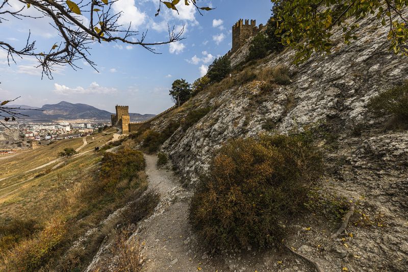 Крым, Судак Генуэсская крепость. Вид на г. Судак фото превью