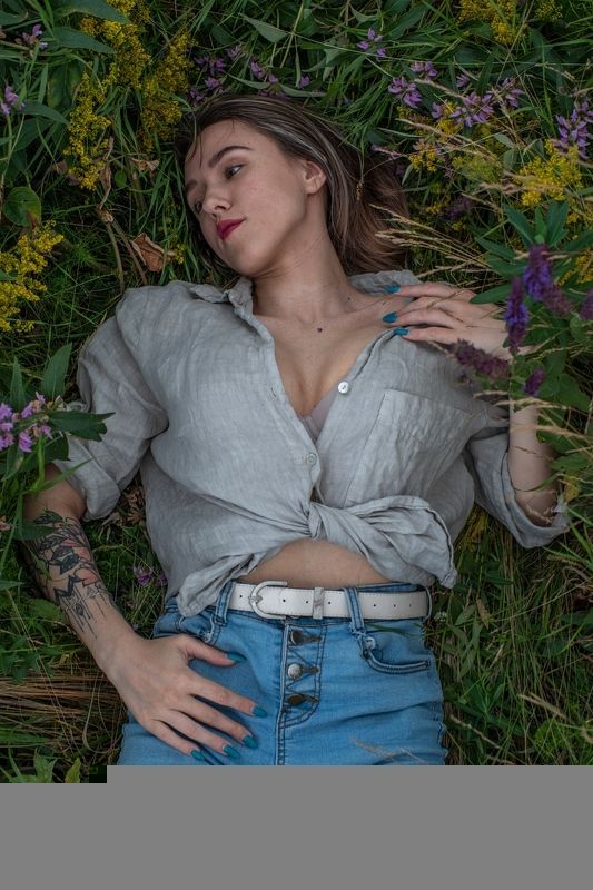 НА ЛЕТНИХ ТРАВАХ фото превью