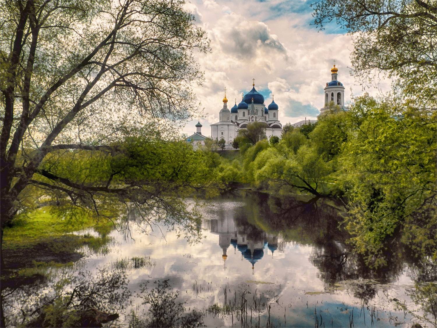 церковь река отражение облака деревья, Вера Петри